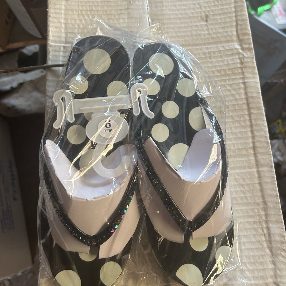 Sandals - Picture 6 of 15